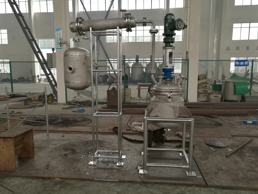 反应釜小试装置.jpg